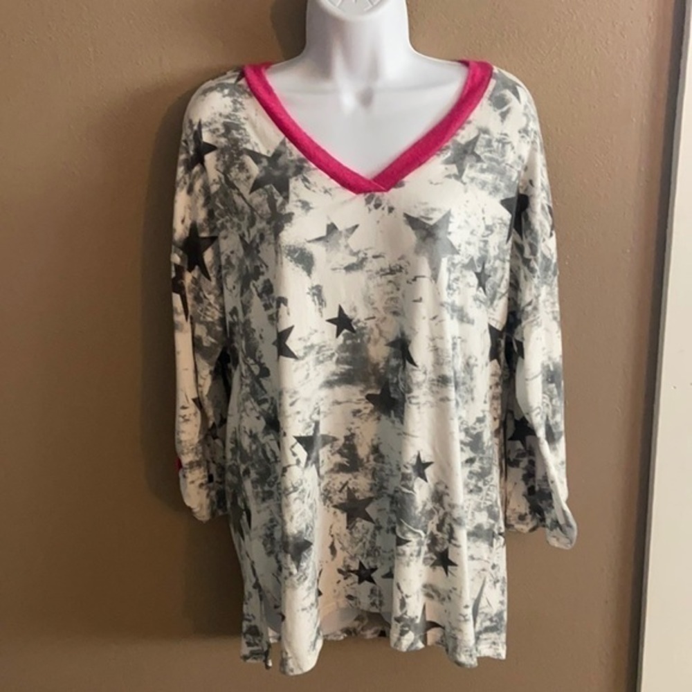 𝅺honeyme 3/4 sleeve top with star detail